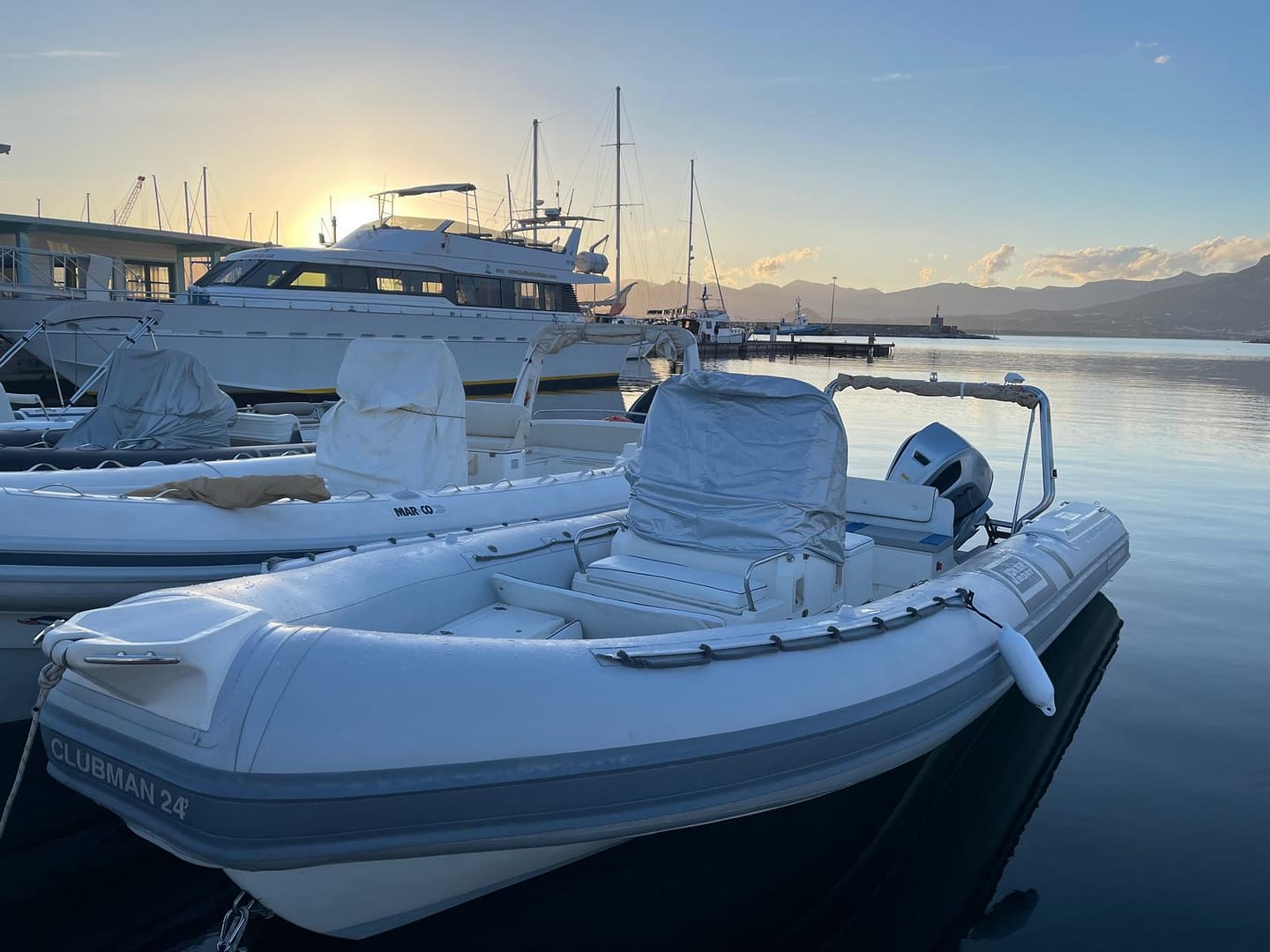 NOLEGGIO GOMMONE CON SKIPPER NEL GOLFO DI OROSEI